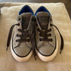 Converse sneaker for youth boys